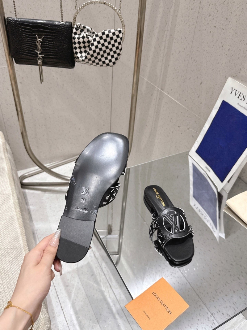 l0vis Vvtt0n slippers